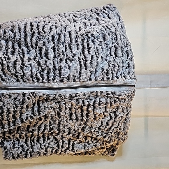 TEEZHER XL Faux fur Reversible Vest - Picture 4 of 12